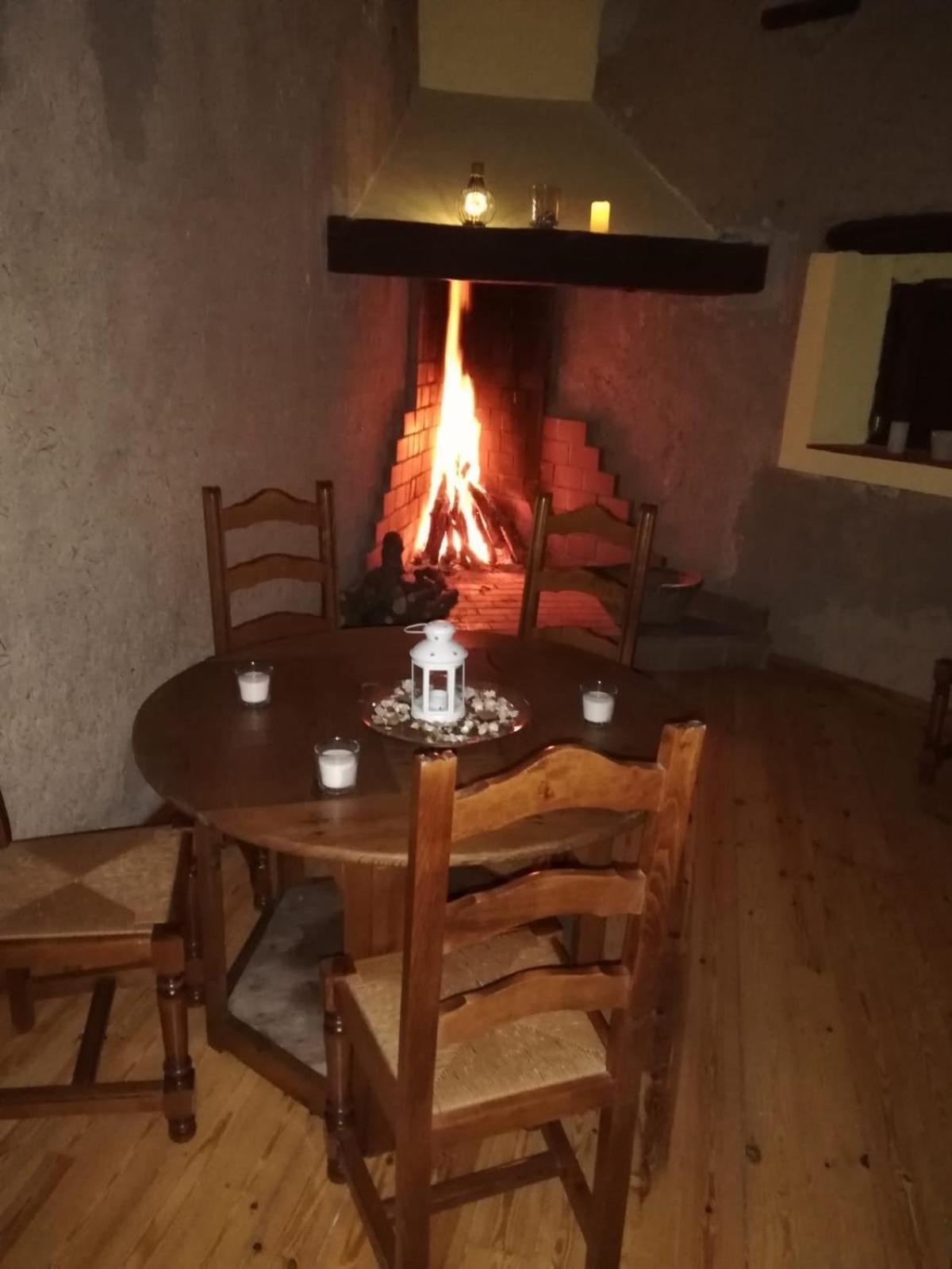 Hotel Restaurante Agapio De Tresnino Quintanilla de Onésimo Esterno foto