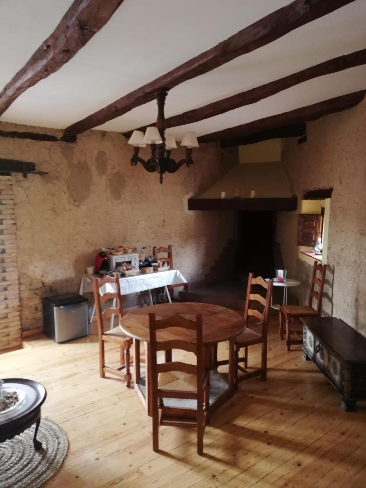 Hotel Restaurante Agapio De Tresnino Quintanilla de Onésimo Esterno foto